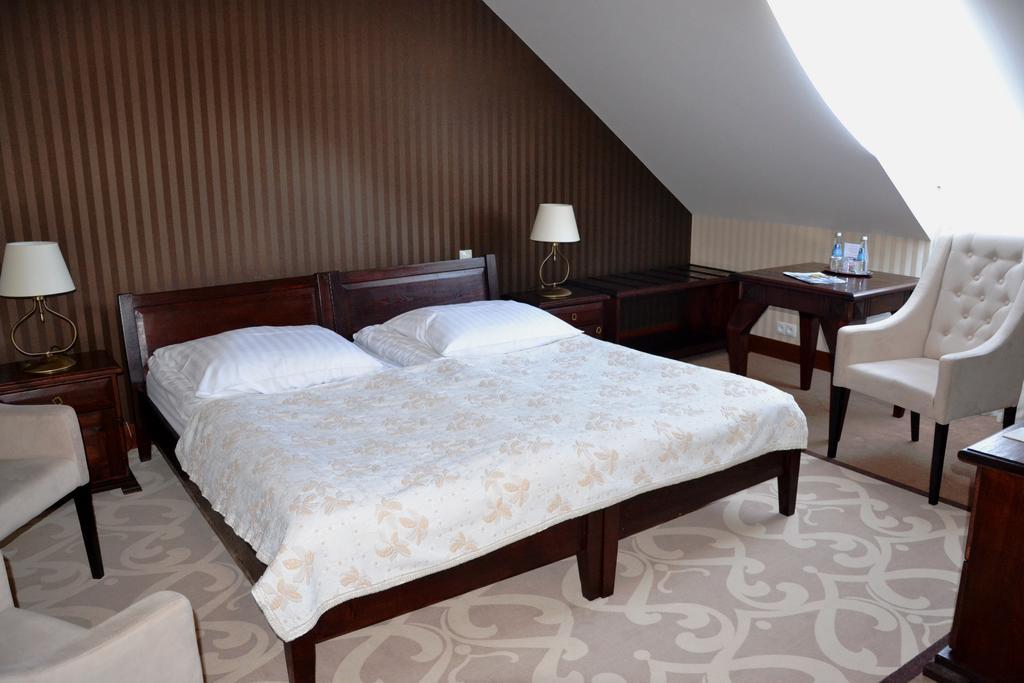 Hotel Nowodworski Legnica Phòng bức ảnh