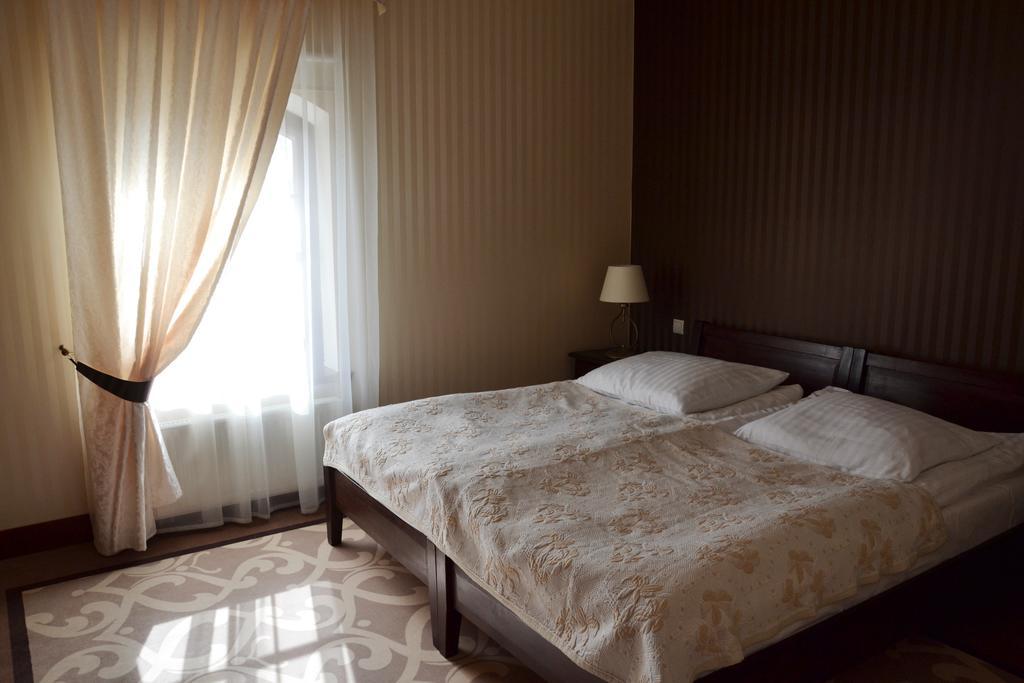 Hotel Nowodworski Legnica Ngoại thất bức ảnh